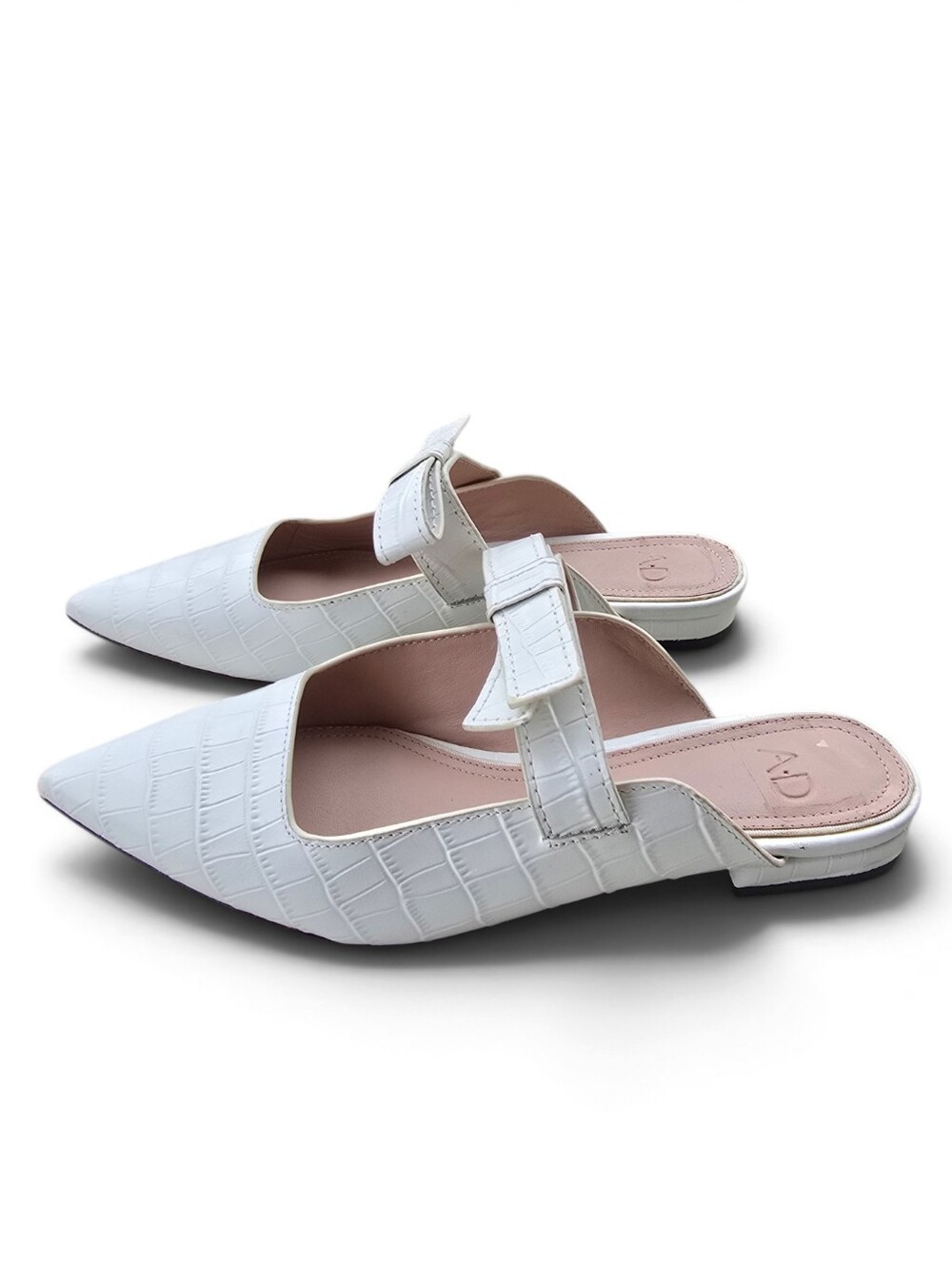 A D & DAUGHTERS Women's Size 6 Croc Embossed White Leather Slip On Flats